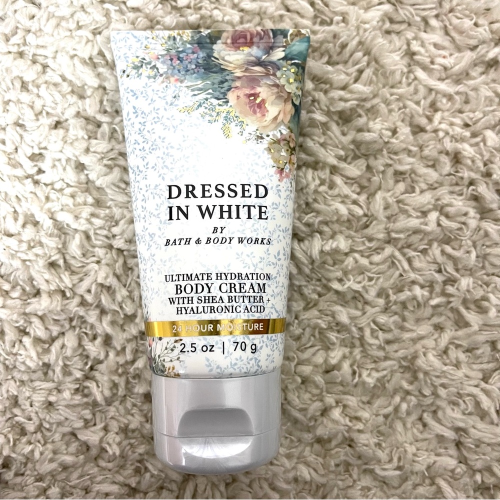 Bath & Body Works Dressed in White Body Cream - Floral Design